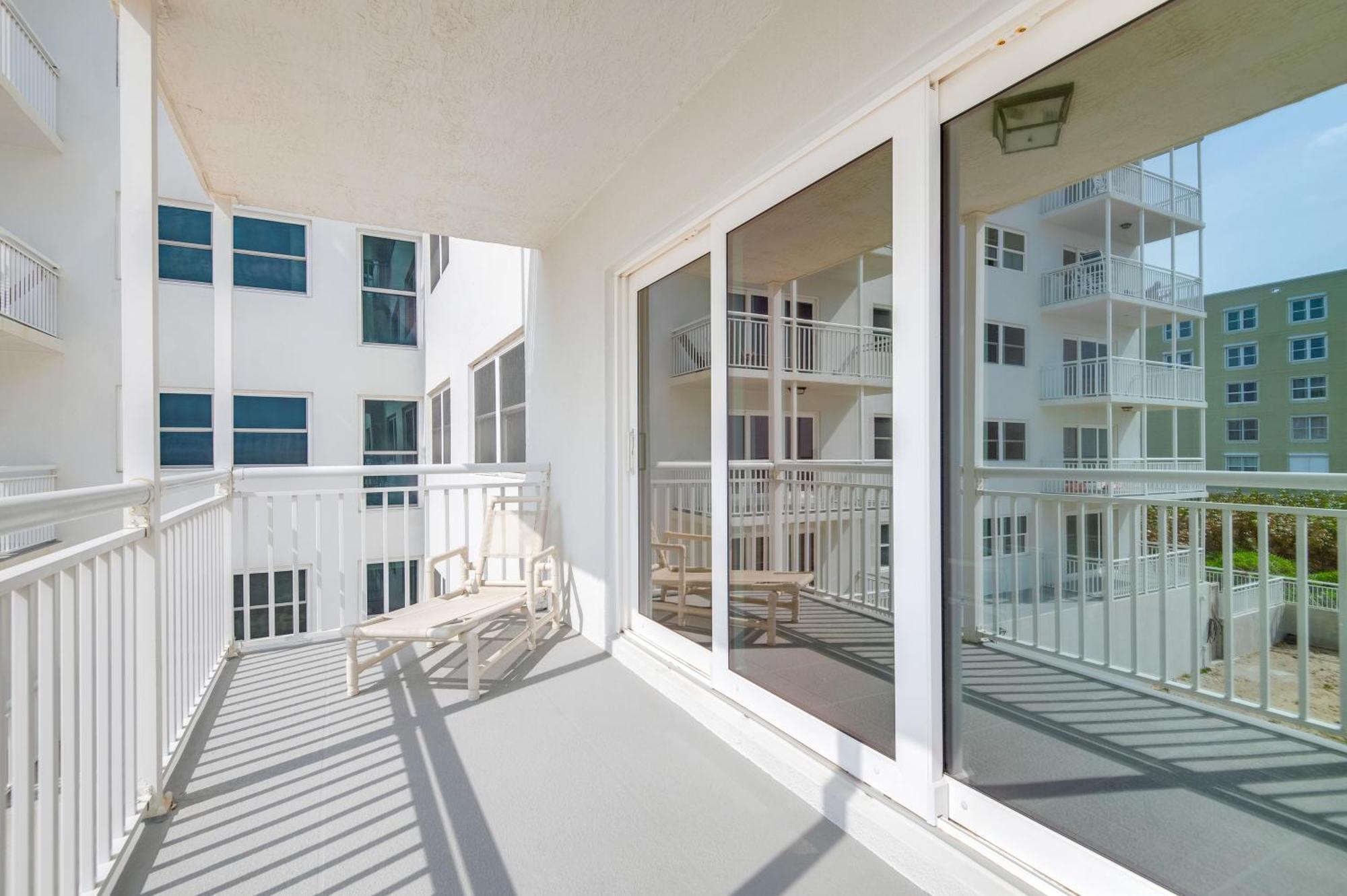 Walk To Shore Satellite Beach Condo With Ocean View Exterior photo